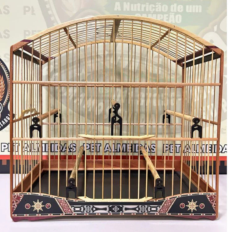 GAIOLA DE PASSEIO PARA TRINCA FERRO, COM MARCHETARIA EM FITA LARGA