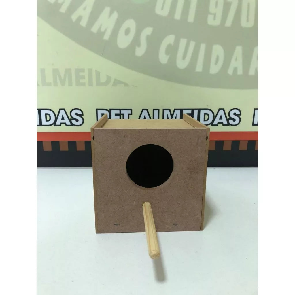 Ninho para psitacídeos em madeira