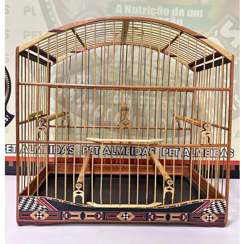 GAIOLA DE PASSEIO PARA TRINCA FERRO, COM MARCHETARIA EM FITA LARGA