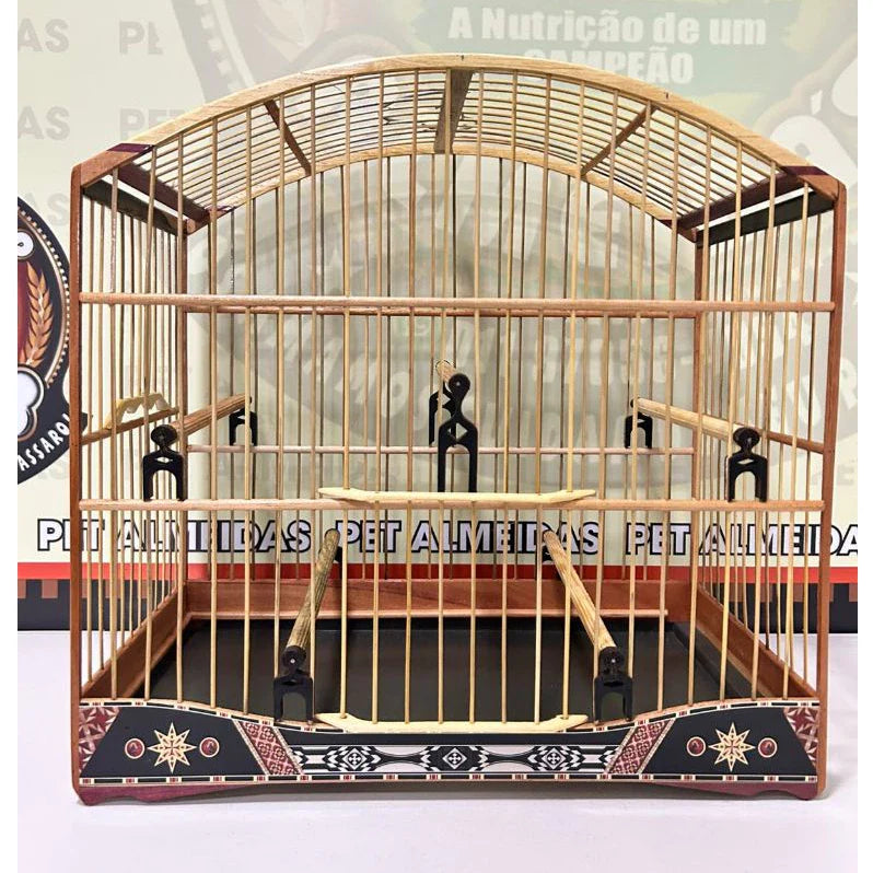 GAIOLA DE PASSEIO PARA TRINCA FERRO, COM MARCHETARIA EM FITA LARGA