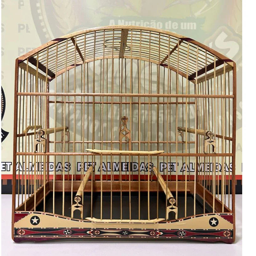 GAIOLA DE PASSEIO PARA TRINCA FERRO, COM MARCHETARIA EM FITA LARGA