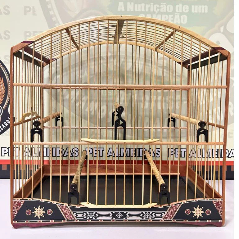 GAIOLA DE PASSEIO PARA TRINCA FERRO, COM MARCHETARIA EM FITA LARGA