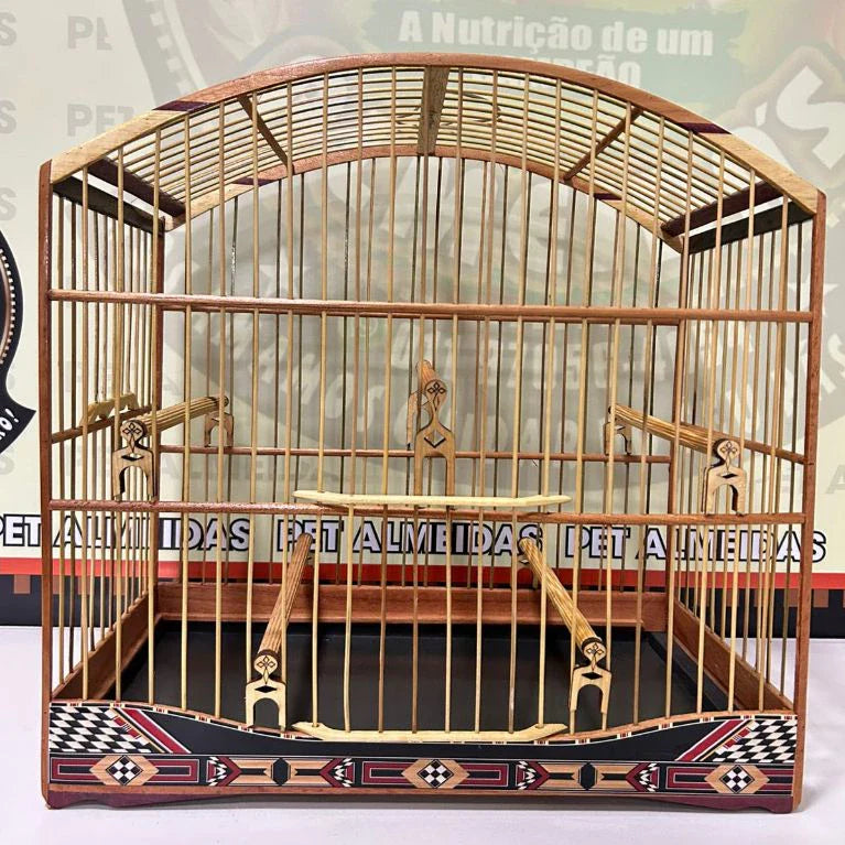 GAIOLA DE PASSEIO PARA TRINCA FERRO, COM MARCHETARIA EM FITA LARGA